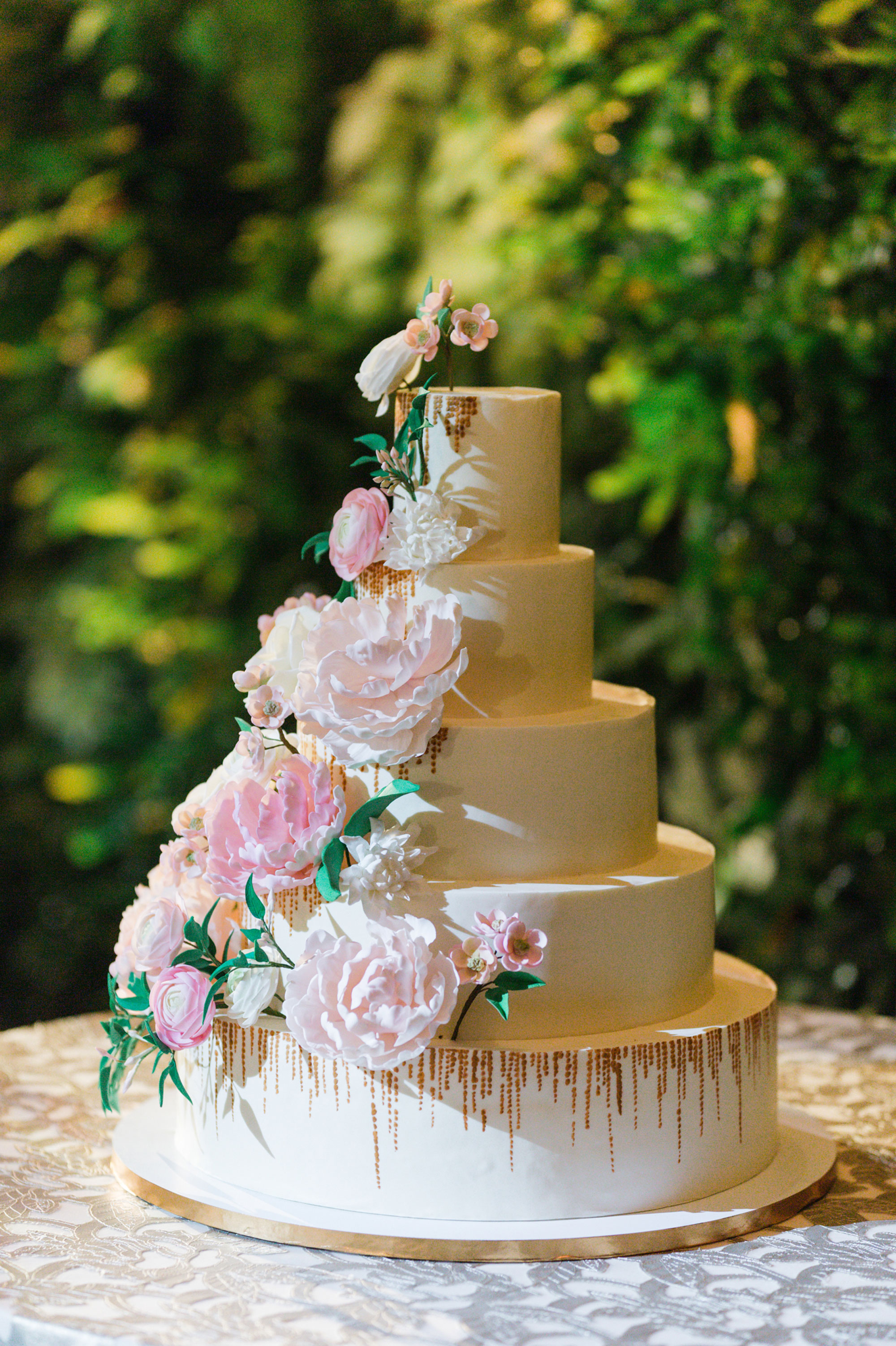 Wedding cake with sugar flowers by Nine Cakes and NYC wedding planner